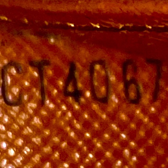 Louis Vuitton Monogram Portefeiulle Sarah
Long Bifold Wallet. 2007 France. - Picture 15 of 15